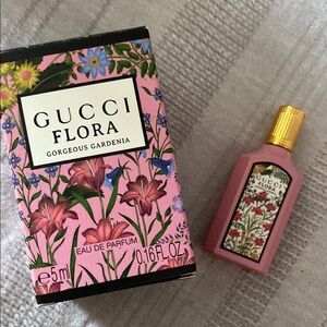 Gucci Flora Gorgeous Gardenia Perfume - Pink and Gold